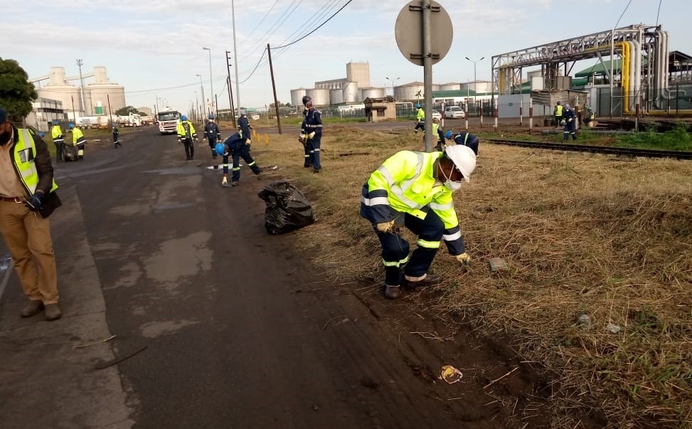 Grindrod’s team at the Matola Terminal got stuck in to clean up the environment
